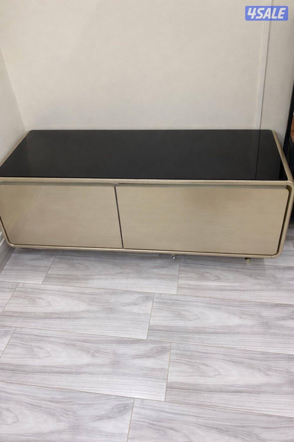 طاولة ذكية وثلاجة0