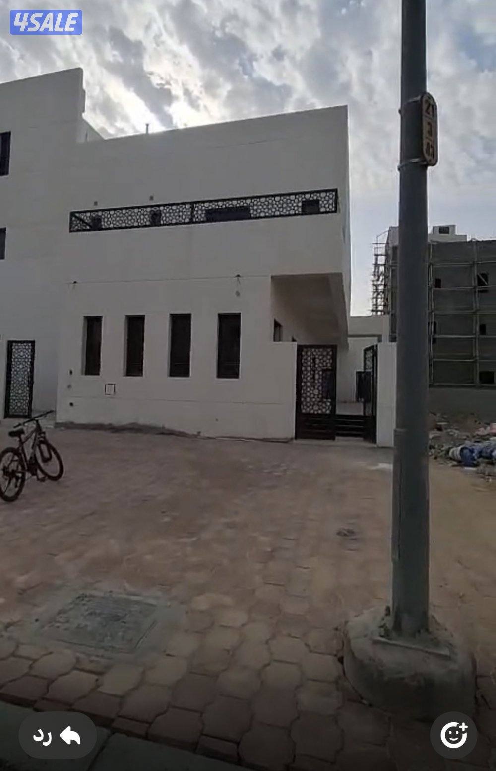 للبيع قسيمه دورين ونصف شارع واحد بناء جديد لم يسكن  الوفره  قطعه 61