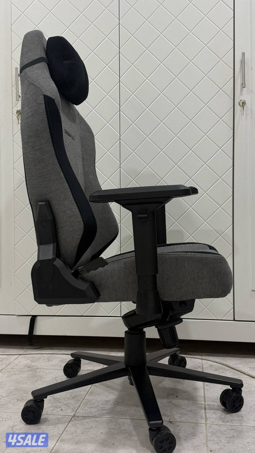 كرسي قيمنق جدييد للبيع قابل للمفاوضة new gaming chair for sale3