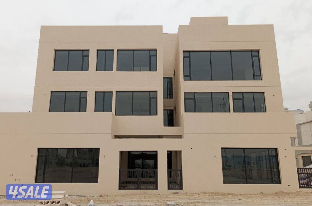 للايجار قسيمة لحضانــــــــــــــــة 3 أدوار وربع وسرداب زاوية1