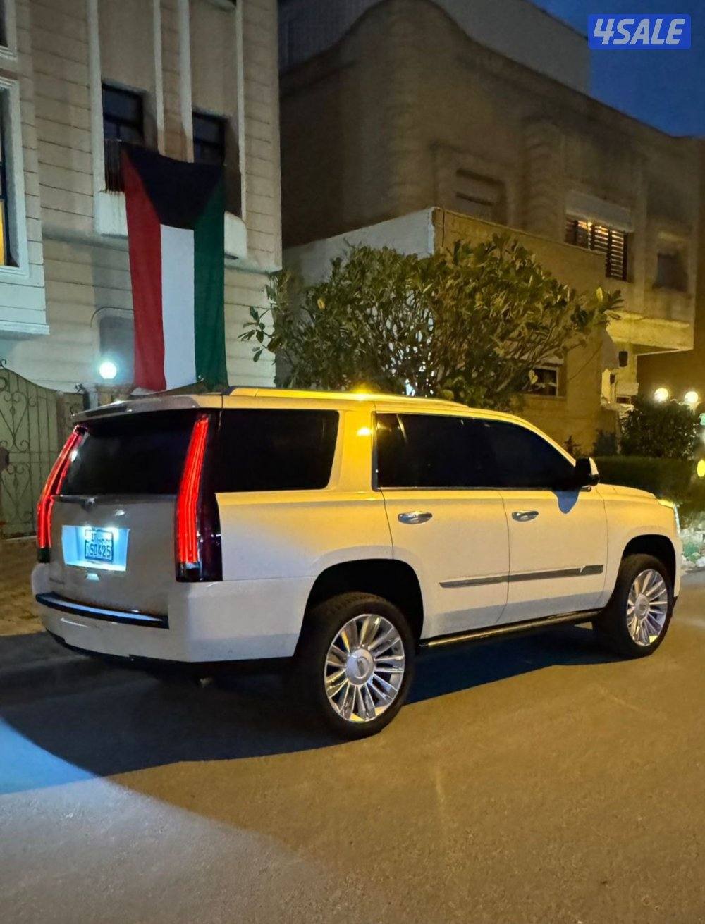 للبيع اسكاليد بلاتينيوم موديل 2016 صبغ الوكاله1