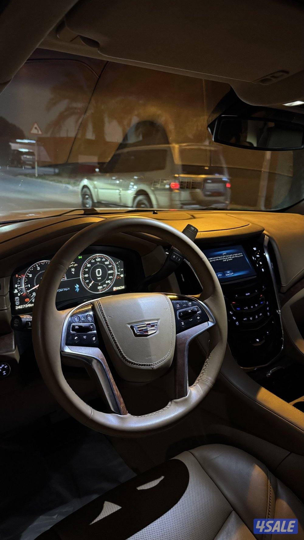 للبيع اسكاليد بلاتينيوم موديل 2016 صبغ الوكاله7