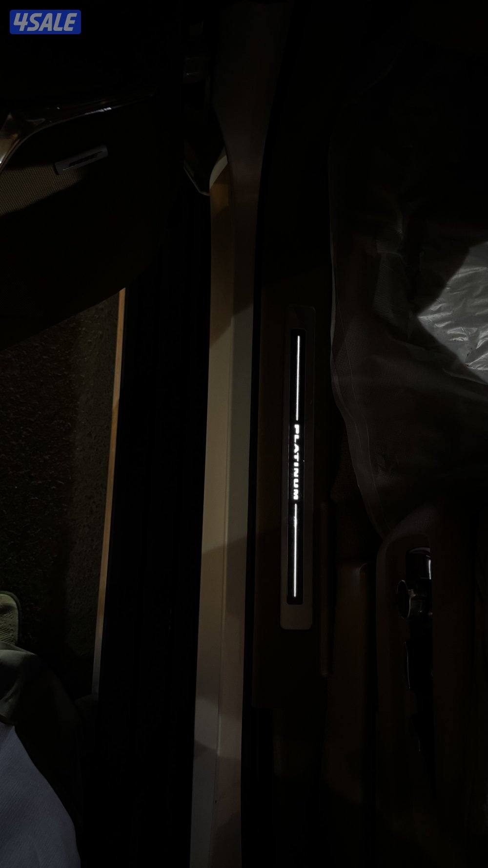 للبيع اسكاليد بلاتينيوم موديل 2016 صبغ الوكاله10