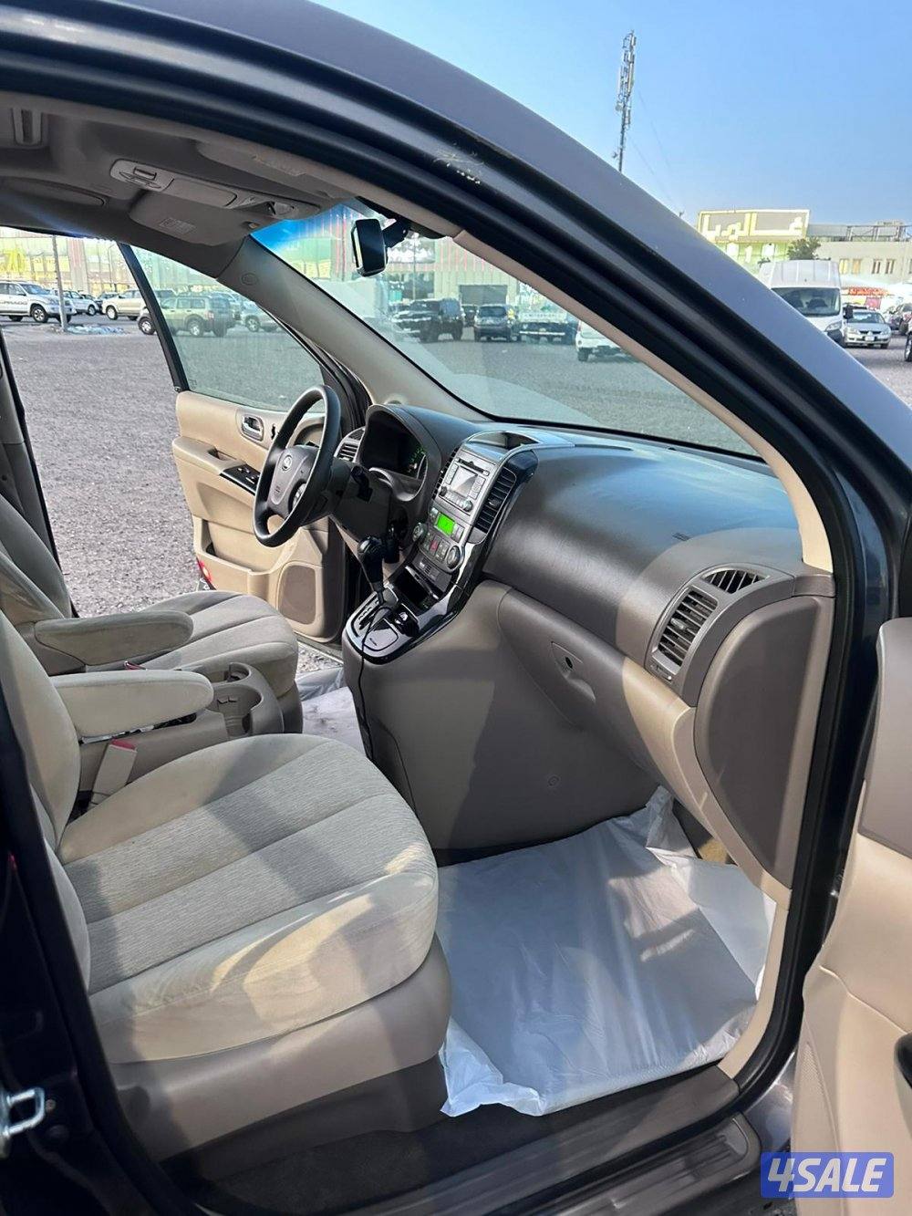 للبيع كيا كرنفال كاملة المواصفات فتحه موديل 20132