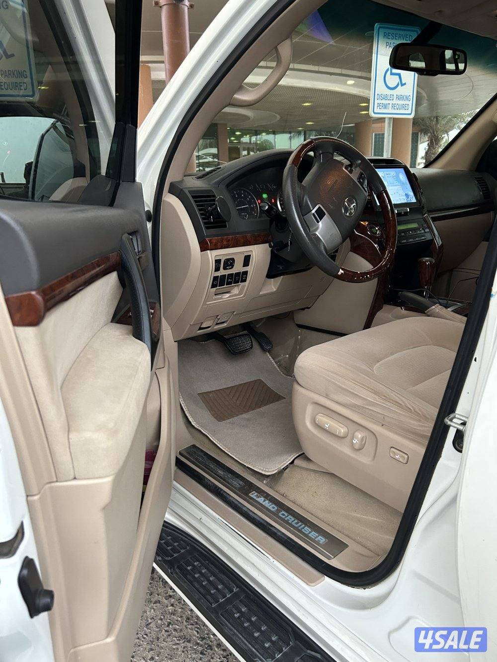 للبيع لاندكروزر 2012 جي اكس ار 8 سلندر1