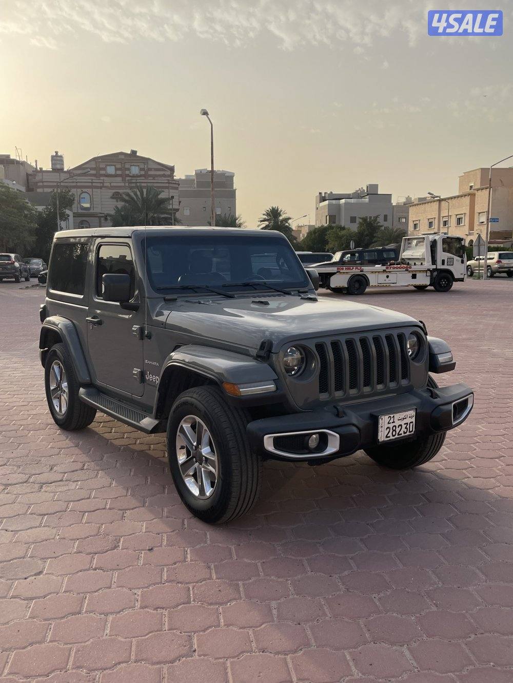 للبيع رانجلر ٢٢ صحارى لون رمادي سيلينيت شرط الفحص12