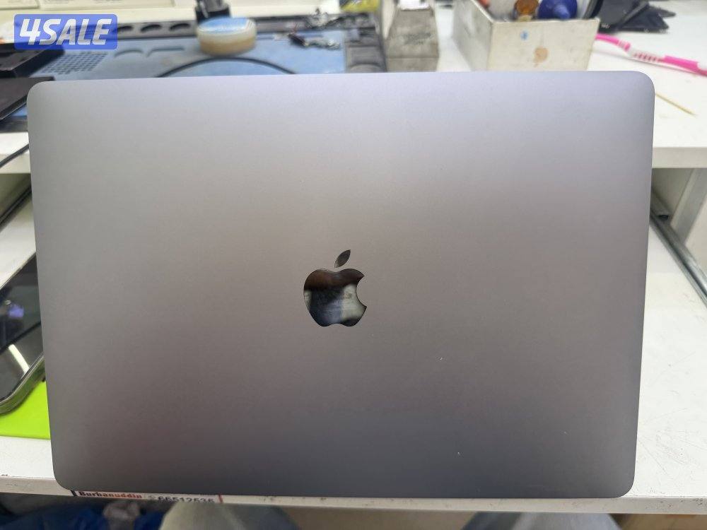 MacBook Air 2020 13inch 256gb 8gb ram good condition used like new0