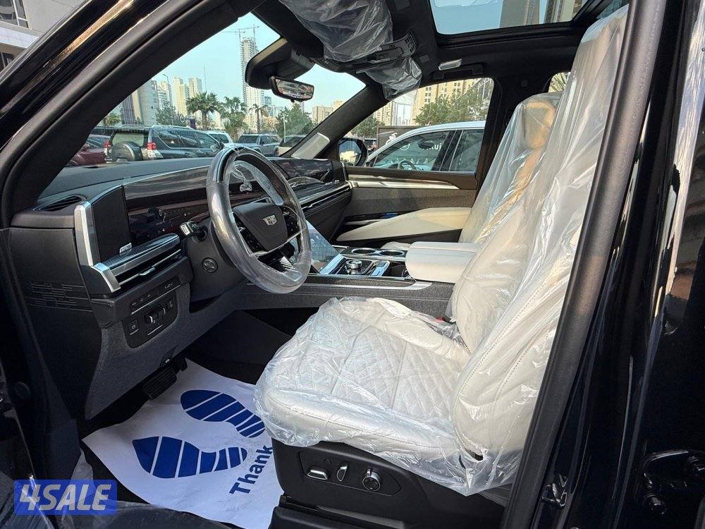 اسكاليد V موديل 2025_اصفااار_وارد الغانم كفاله وسيرفس بالوكاله1