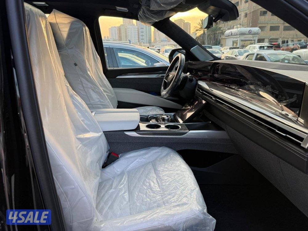 اسكاليد V موديل 2025_اصفااار_وارد الغانم كفاله وسيرفس بالوكاله4