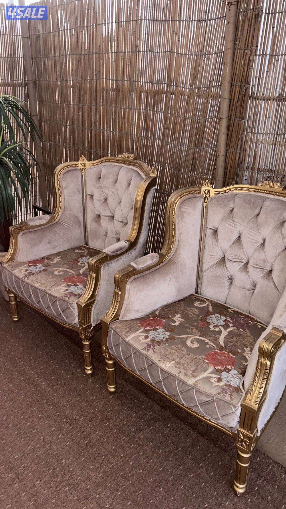 كنب خشبي نظيف جداً مافيه اي كسور او شق لا من فوق ولا تحت الباقي بالوصف3