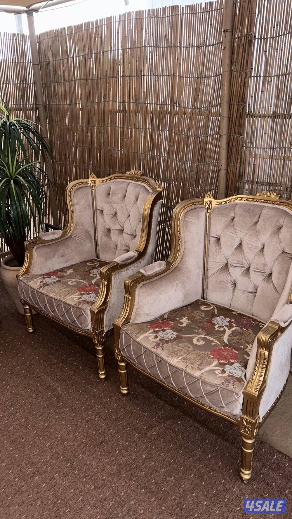 كنب خشبي نظيف جداً مافيه اي كسور او شق لا من فوق ولا تحت الباقي بالوصف6