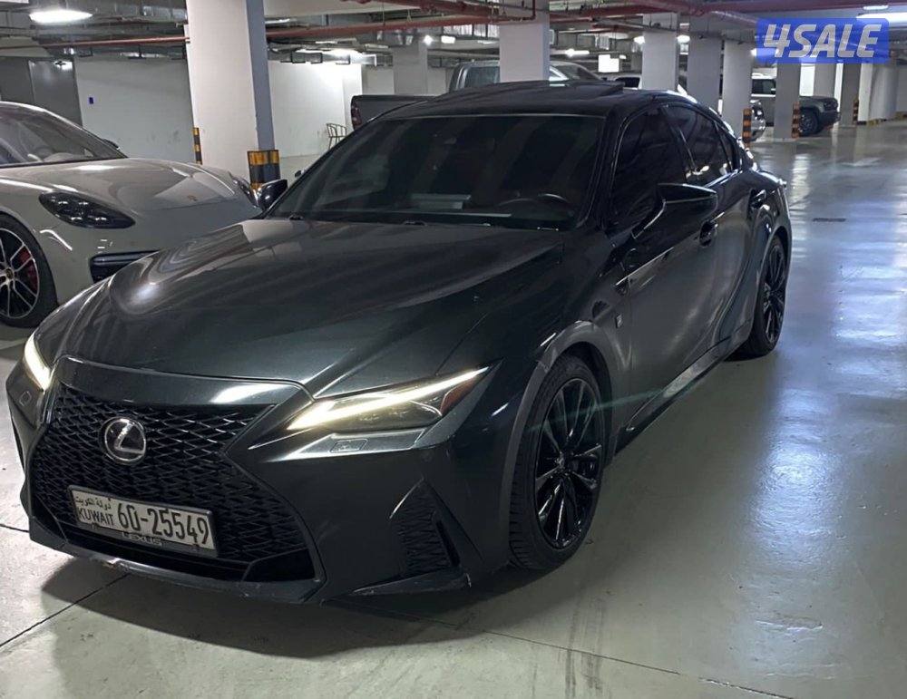 لكزس is350fsport 2021 وارد الوكالة كامل المواصفات اسود من الداخل احمر1