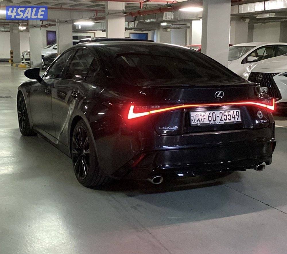 لكزس is350fsport 2021 وارد الوكالة كامل المواصفات اسود من الداخل احمر2