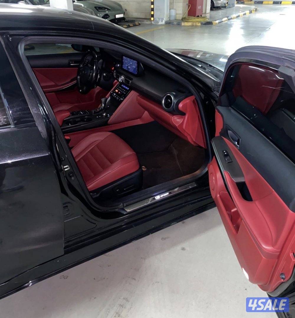 لكزس is350fsport 2021 وارد الوكالة كامل المواصفات اسود من الداخل احمر3