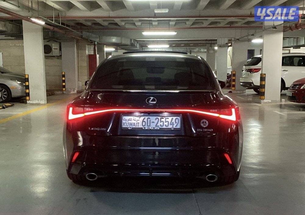 لكزس is350fsport 2021 وارد الوكالة كامل المواصفات اسود من الداخل احمر4