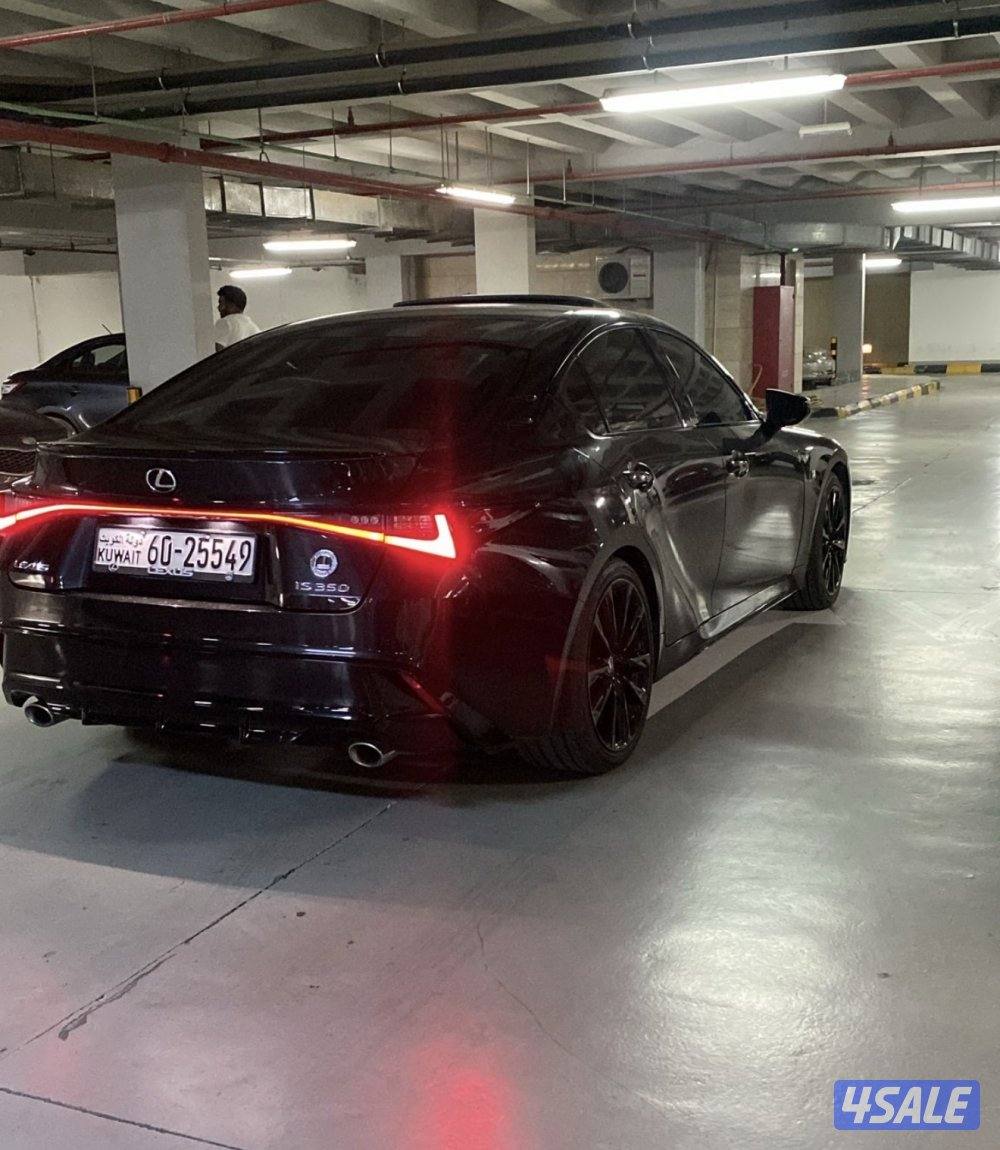 لكزس is350fsport 2021 وارد الوكالة كامل المواصفات اسود من الداخل احمر6