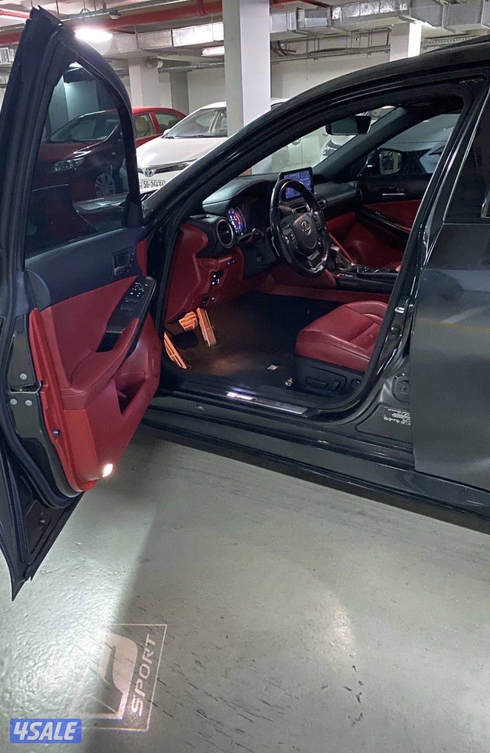 لكزس is350fsport 2021 وارد الوكالة كامل المواصفات اسود من الداخل احمر5
