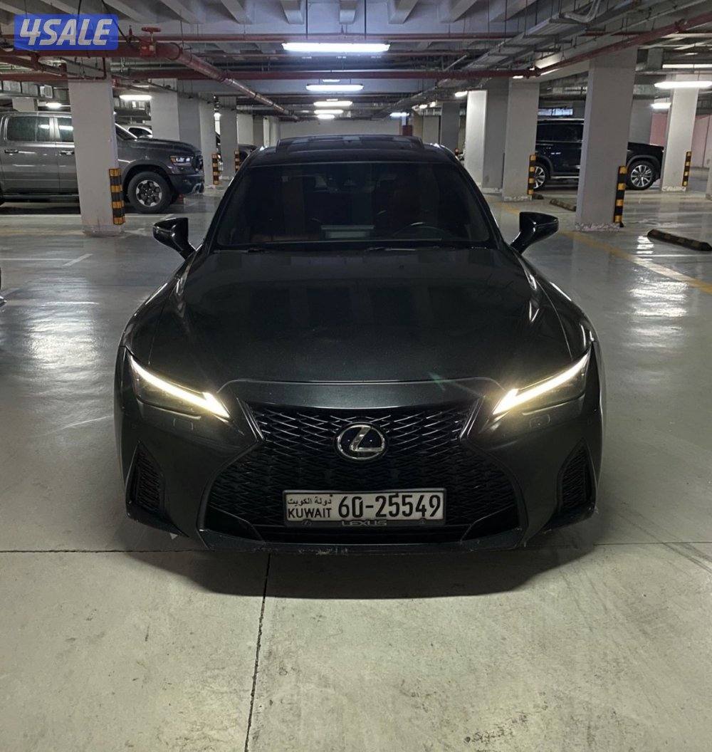 لكزس is350fsport 2021 وارد الوكالة كامل المواصفات اسود من الداخل احمر10