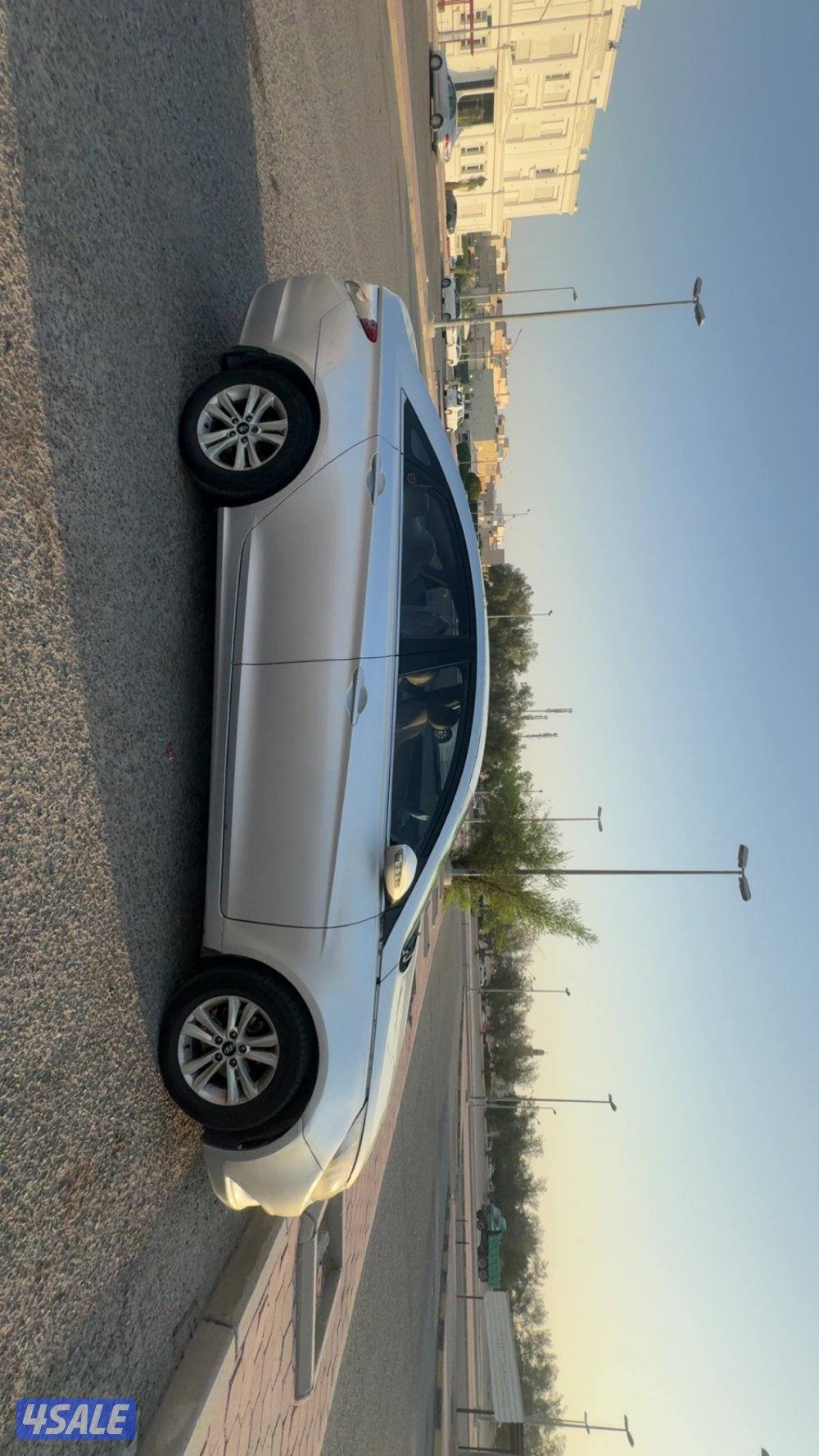 للبيع سوناتا موديل ٢٠١٢ اللون سلفر شرط الفحص التواصل وتساب فقط عدم ال4