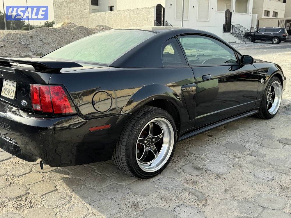 للبيع موستنق ٢٠٠١1