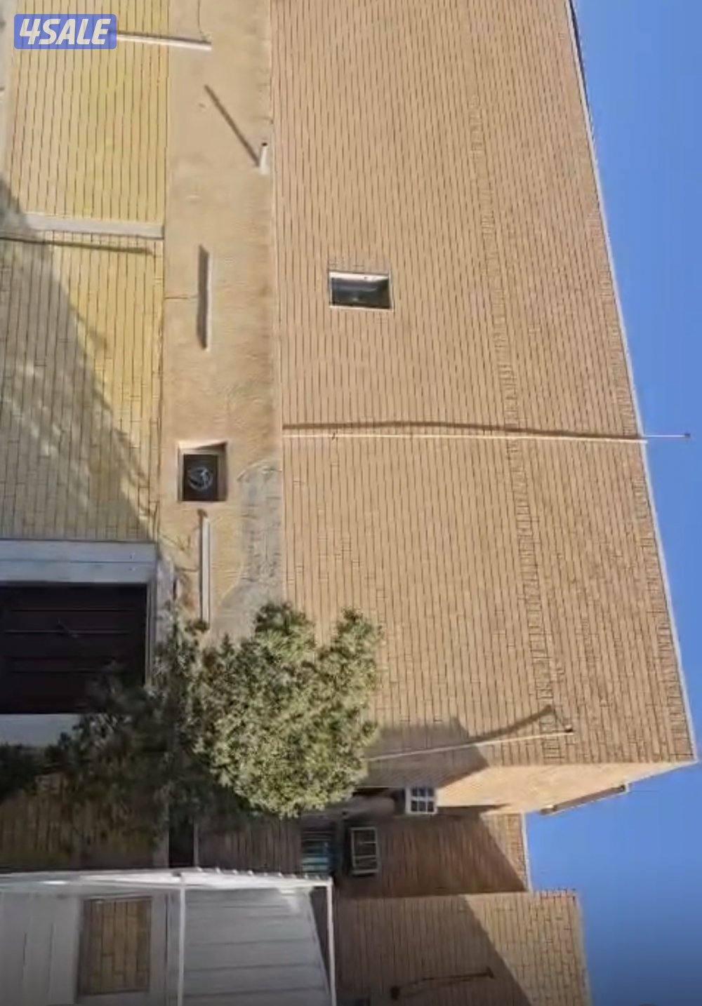 للبيع بيت زاويه في العيون مع حديقه0