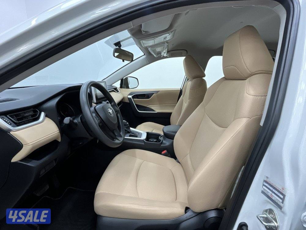 TOYOTA RAV401 4X2 STANDARD OPTION4