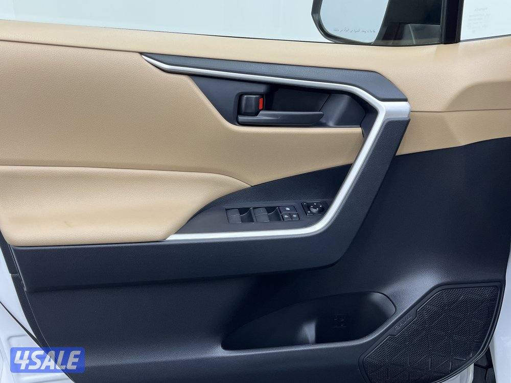 TOYOTA RAV401 4X2 STANDARD OPTION10