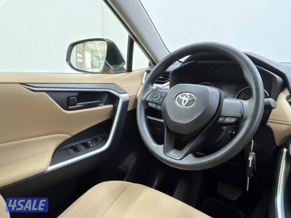 TOYOTA RAV401 4X2 STANDARD OPTION12