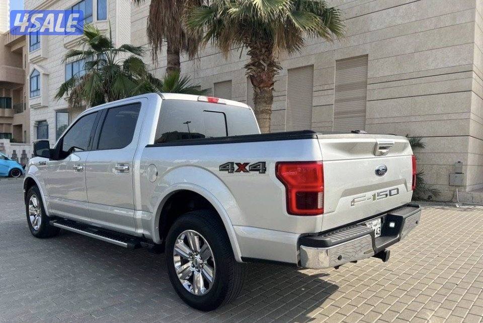 للبيع وانيت فورد لاريت كامل المواصفات6