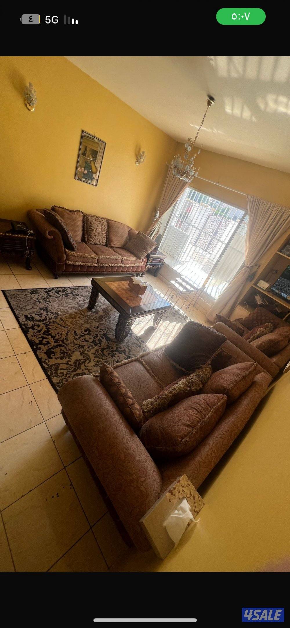 للبيع كنب ٣ قطع  مع ثلاث طاولات السعر ٣٥0