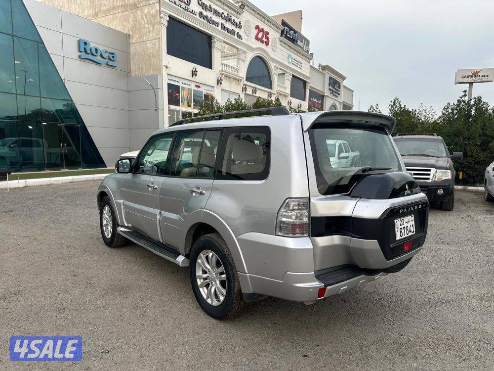 للبيع. جيب باجيرو طراز 20192