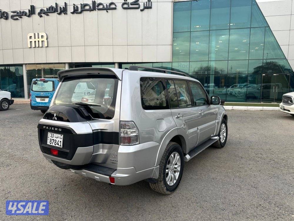 للبيع. جيب باجيرو طراز 20193