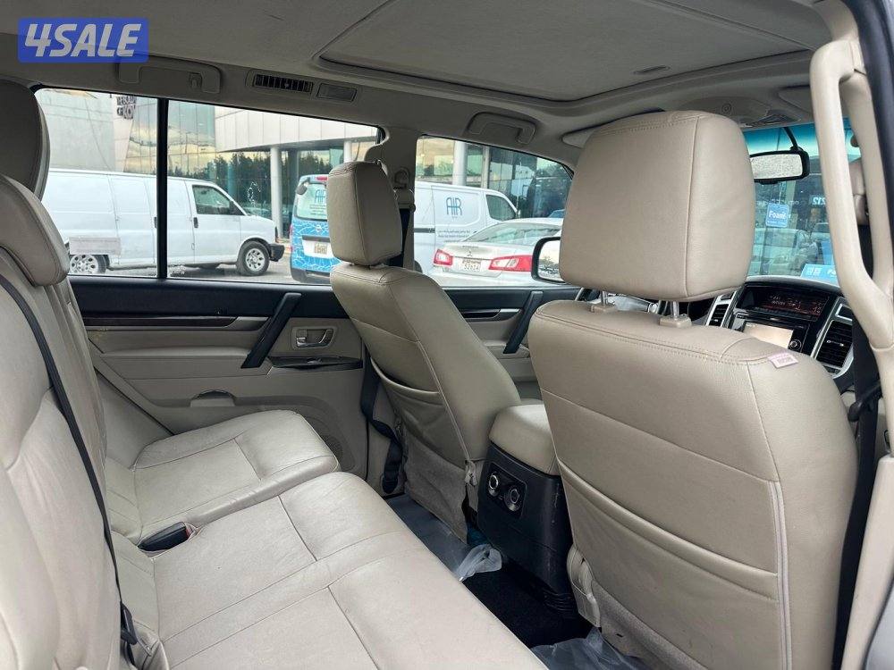 للبيع. جيب باجيرو طراز 20194