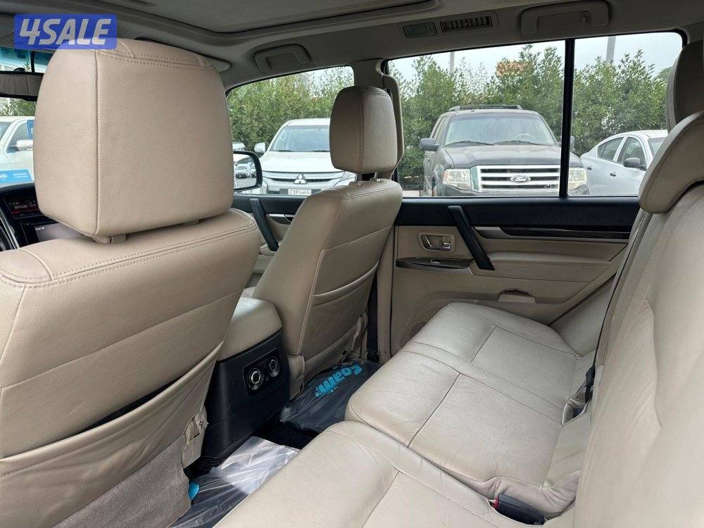 للبيع. جيب باجيرو طراز 20196