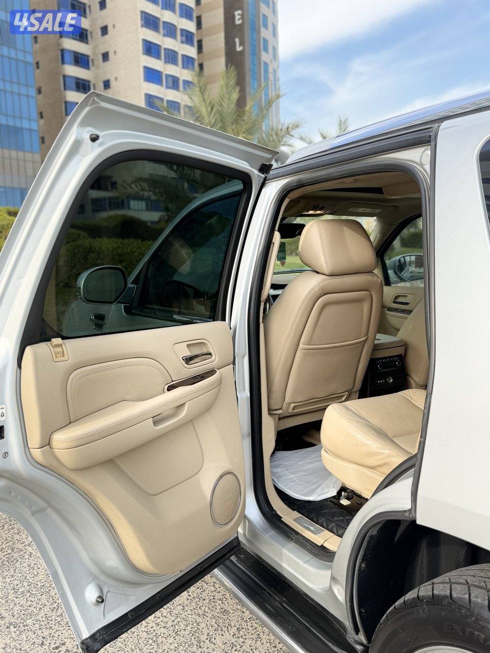 اسكاليد موديل 2010الدرجه الأولي صبغ وكالة كامل المواصفات شرط الفحص11