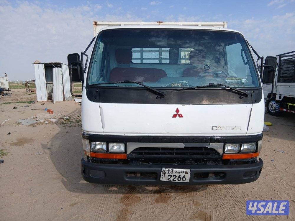 للبيع سيارة هاف لوري الموديل 20040