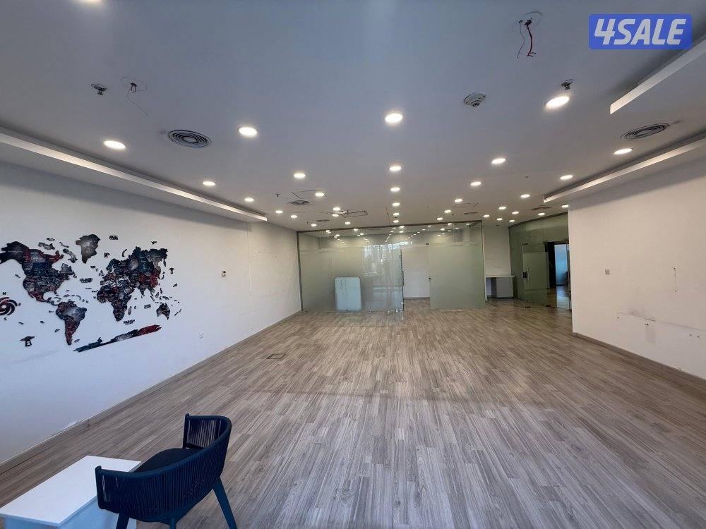 متوفر مكتب تجاري في برج كتير راقي بموقع متميز بالسالميه المساحه ١٤٠م1