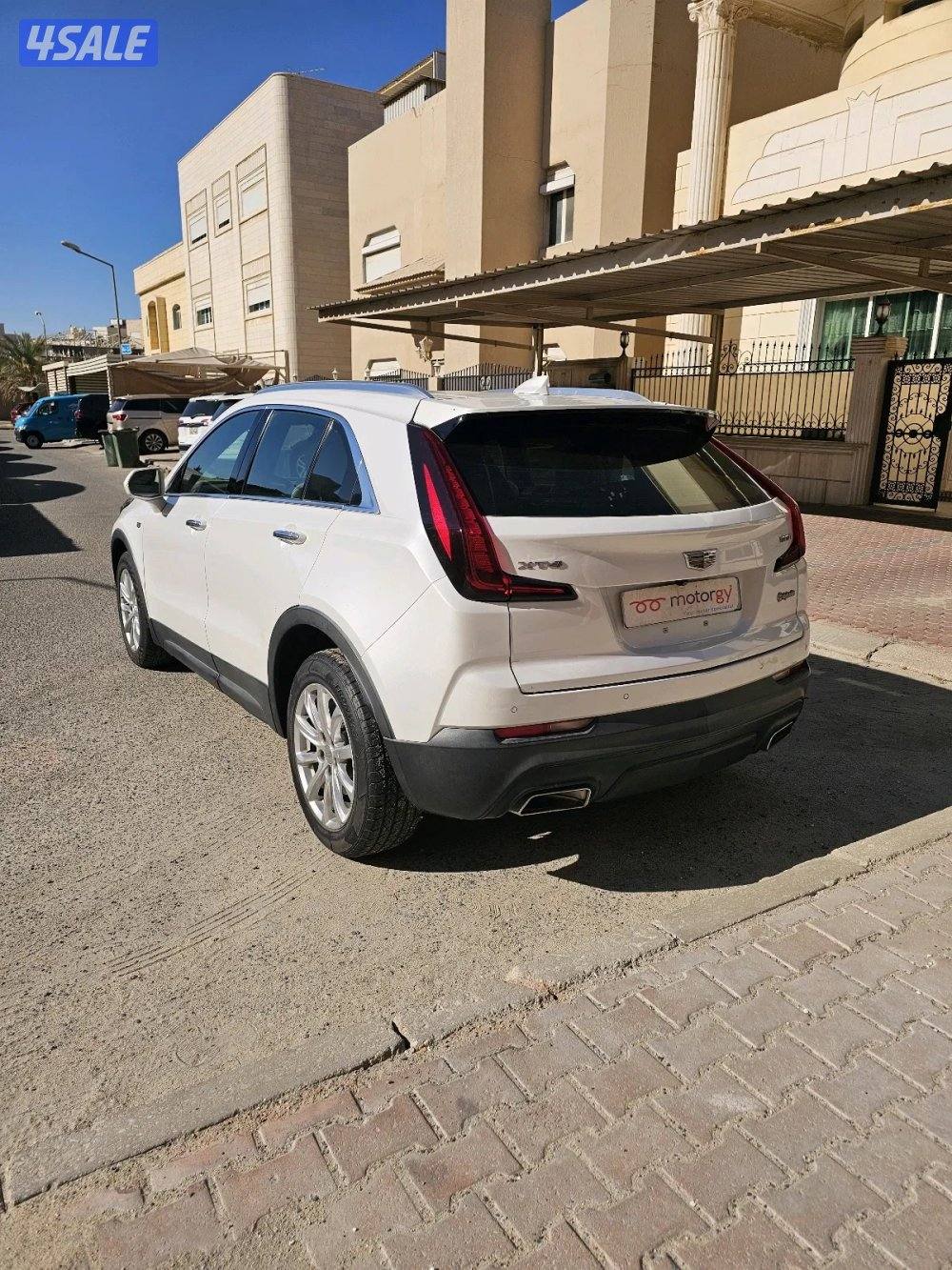 Cadillac  xt412