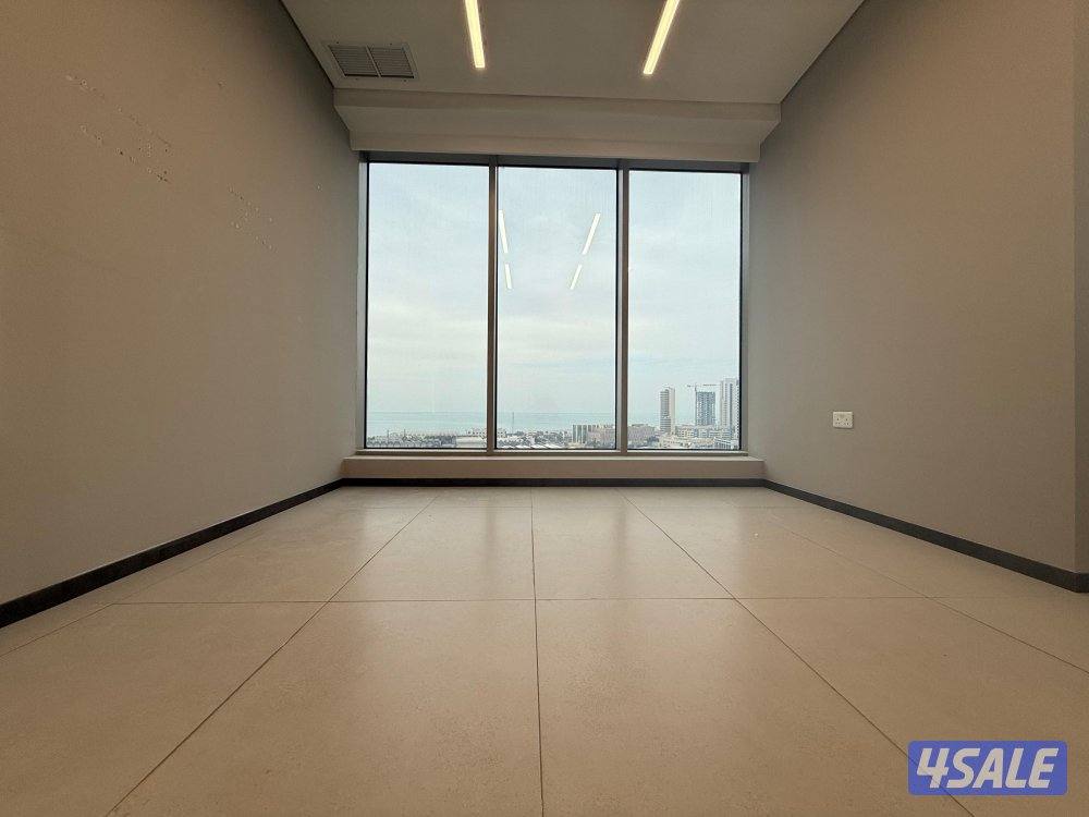 متوفر مكتب تجاري في برج كتير راقي بموقع متميز بالقبله، المساحه ٩٠ م0