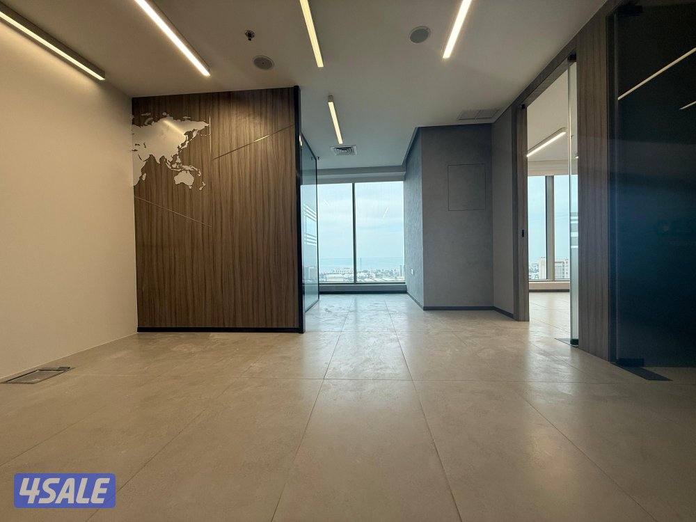 متوفر مكتب تجاري في برج كتير راقي بموقع متميز بالقبله، المساحه ٩٠ م1