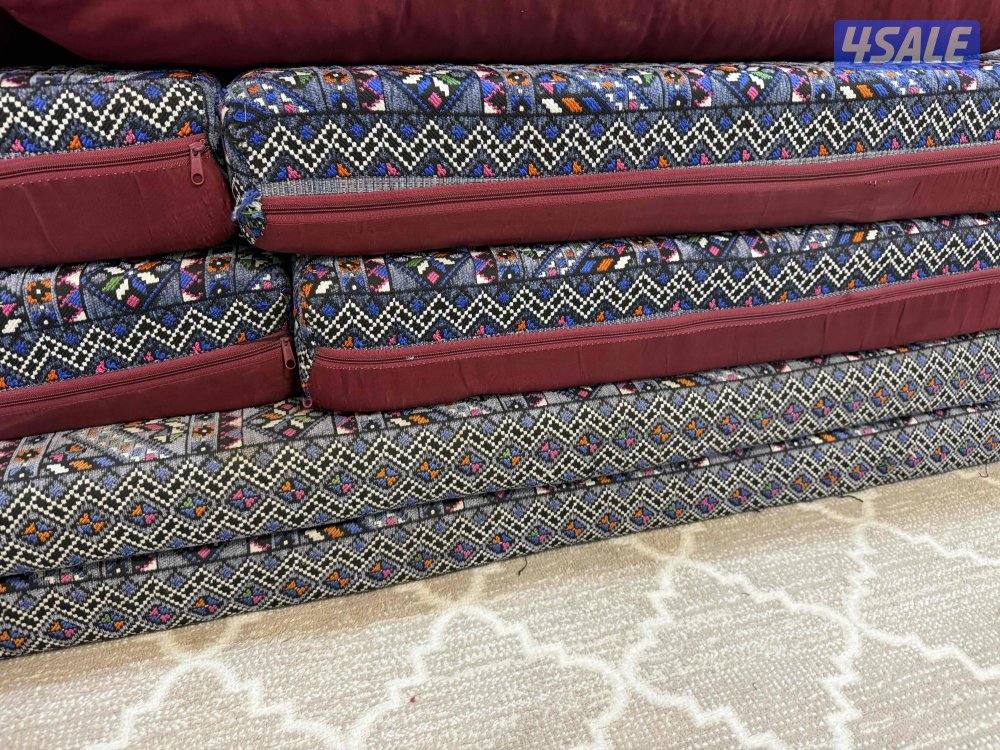 للبيع طاولة تلفزون + كراسي حديد4