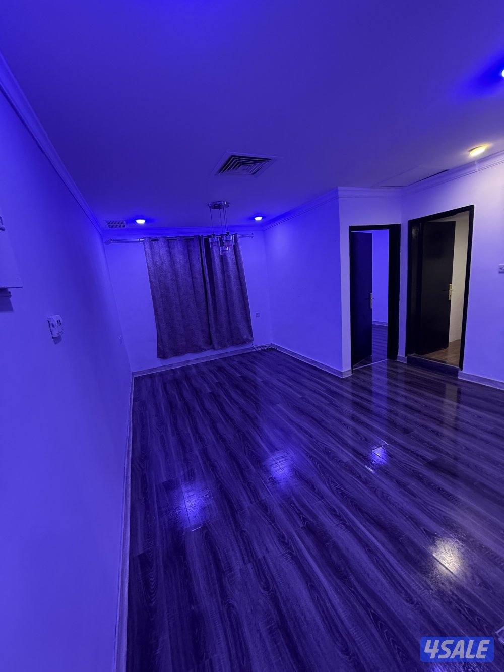 يوجد لدينا شقق الايجار غرفة وصالة ومطبخ وحمام خلو وفاضي الاستلام فوري2