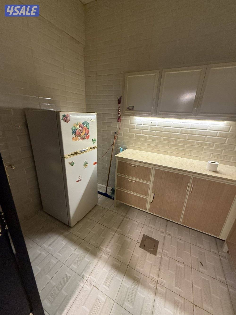 يوجد لدينا شقق الايجار غرفة وصالة ومطبخ وحمام خلو وفاضي الاستلام فوري15