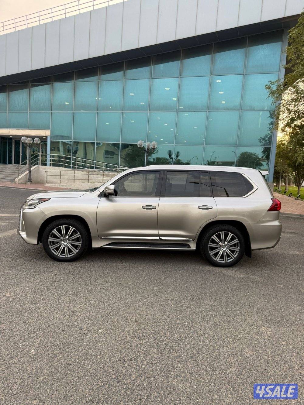 لكزس 2017 الدرجه الاولى صبغ الوكاله المالك الاول شرط الفحص الكامل0