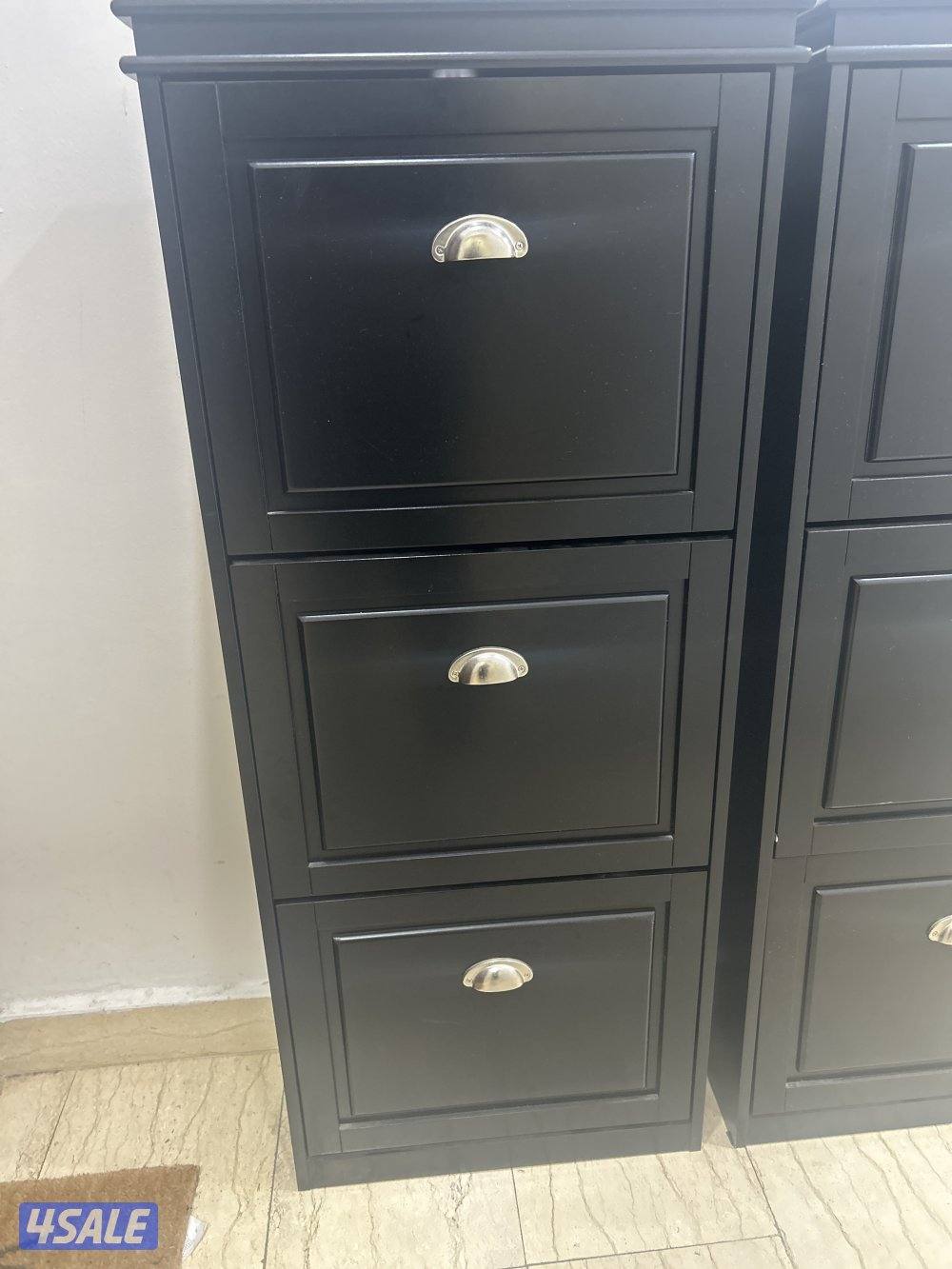 للبيع كبتين للحذاء شي مرتب ونظيف1