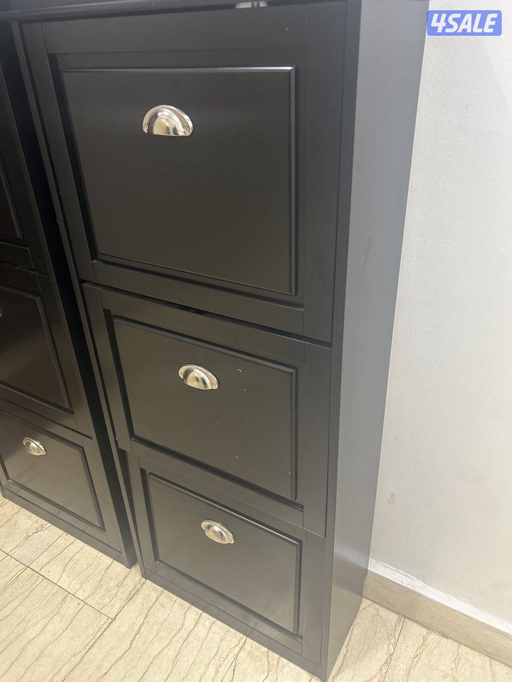 للبيع كبتين للحذاء شي مرتب ونظيف2