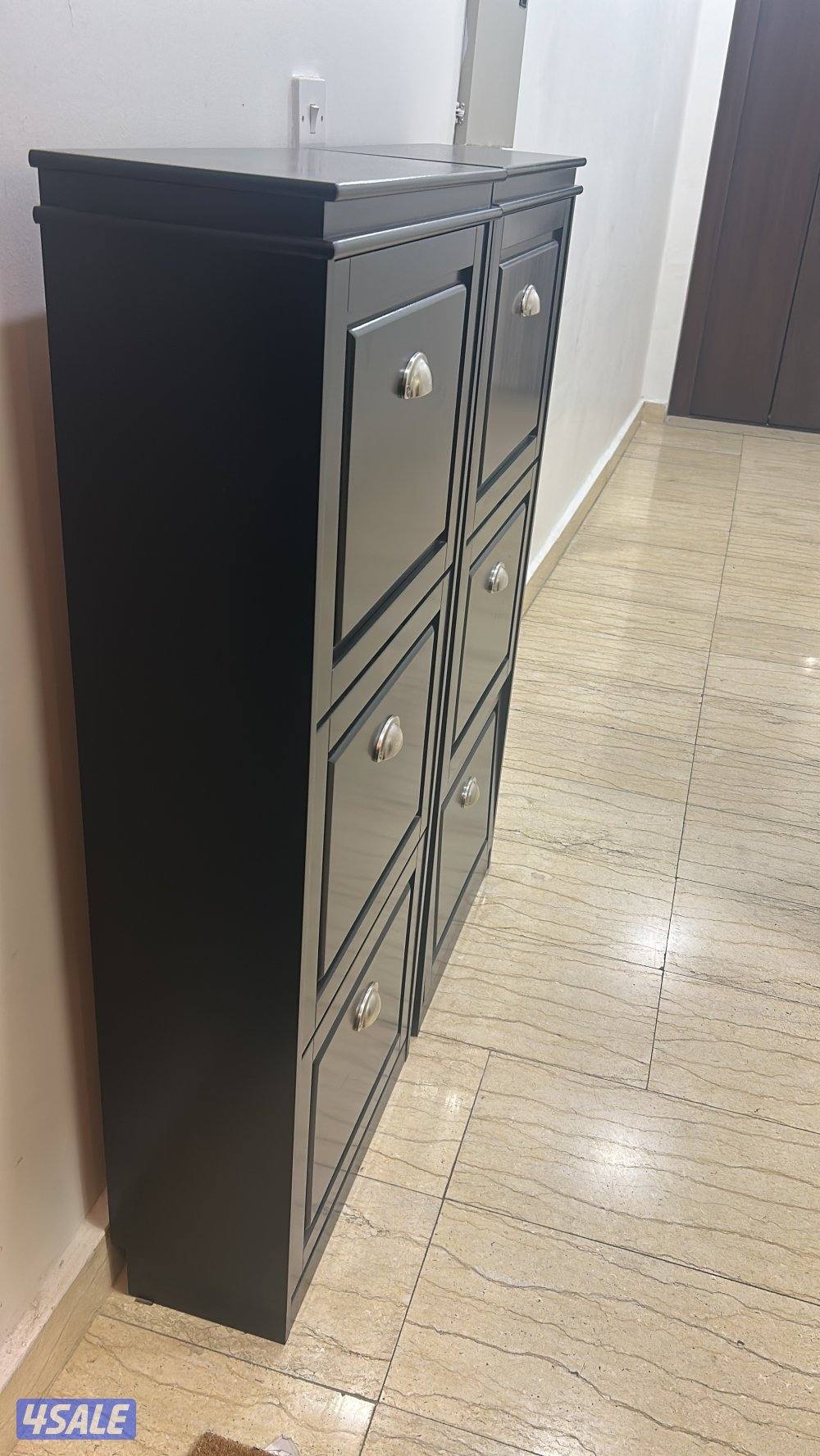 للبيع كبتين للحذاء شي مرتب ونظيف3