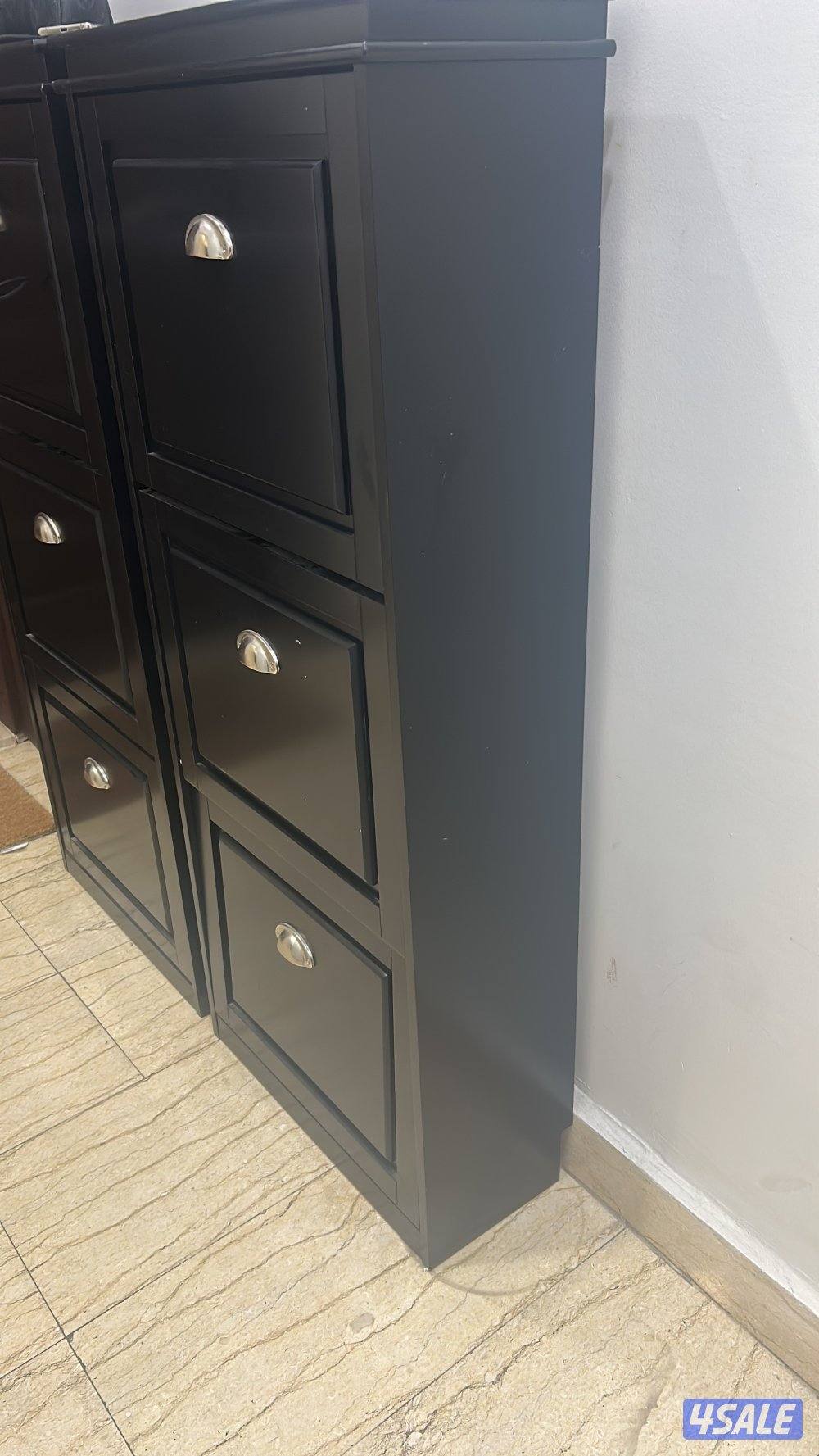 للبيع كبتين للحذاء شي مرتب ونظيف5