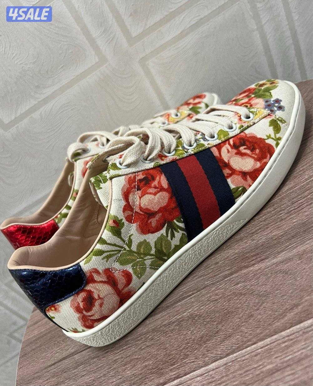 جوتي قوتشي اصلي مقاس ٣٩ونص0