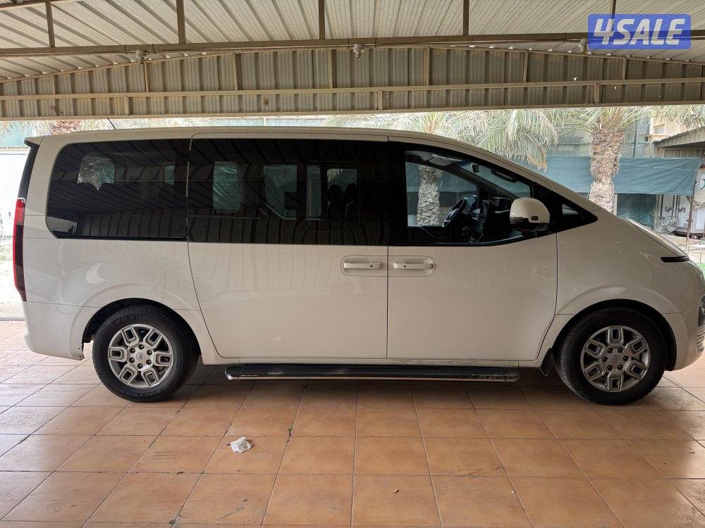 للبيع باص هيونداي ستاريا موديل 2023 ماشي 202 الف3